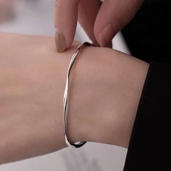 Gold or Silver Twist Design Open Cuff Bracelet. New - Picture 3 of 11